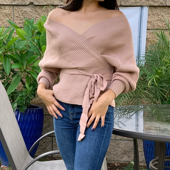 Beautiful Sweater top - Picture 2 of 5